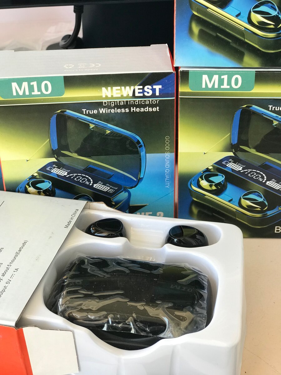 True wireless stereo earphones