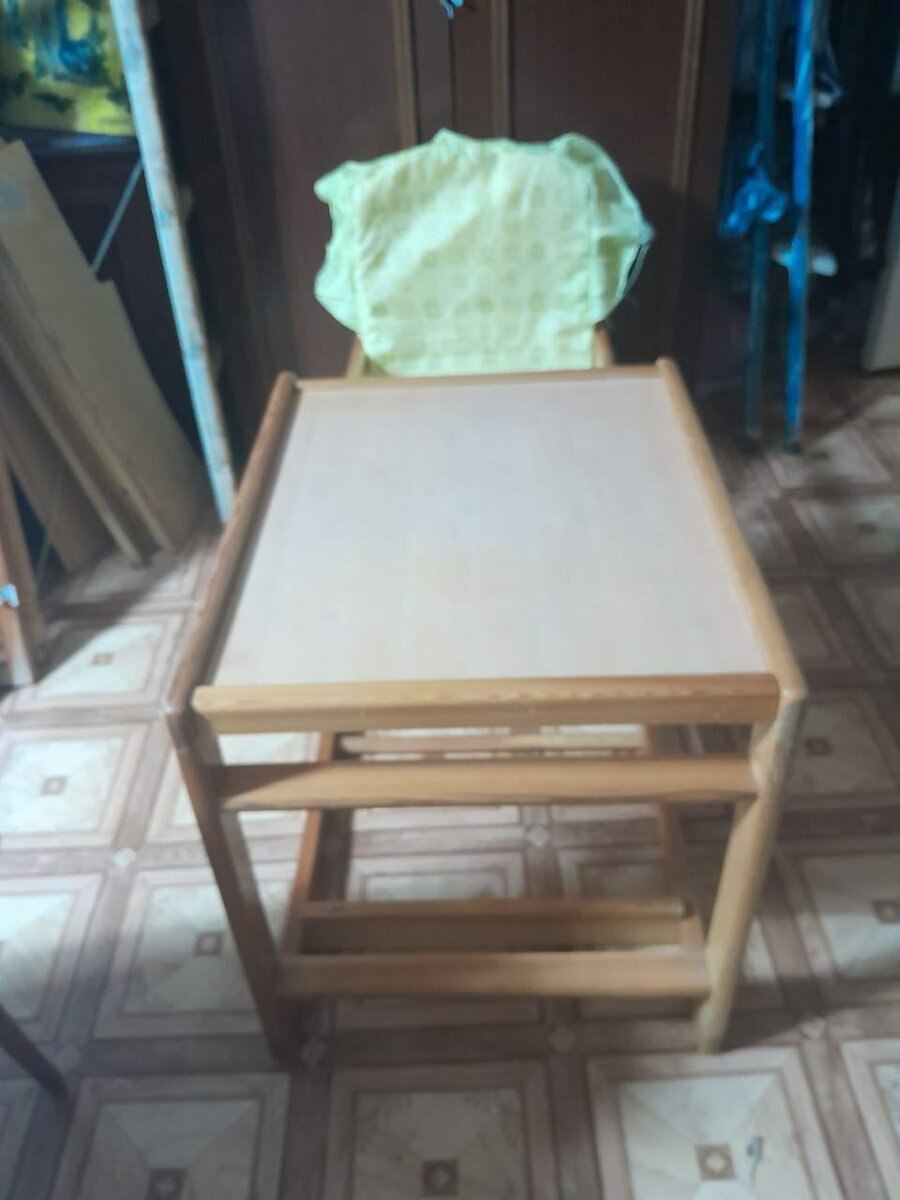 Стульчик со столом деревянный