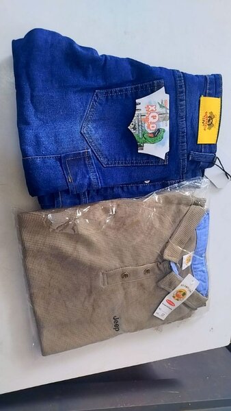 Polo beige et jean classique