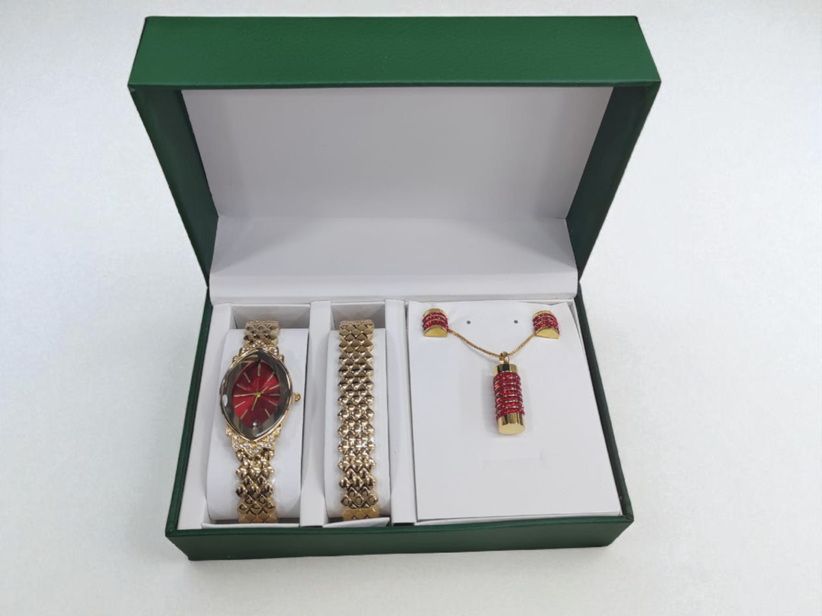 Ensemble bijou montre dorée