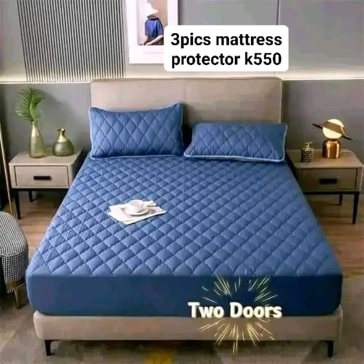 3 piece Mattress protector 2 pillow cases and 1 Protectors 💦 Waterproof