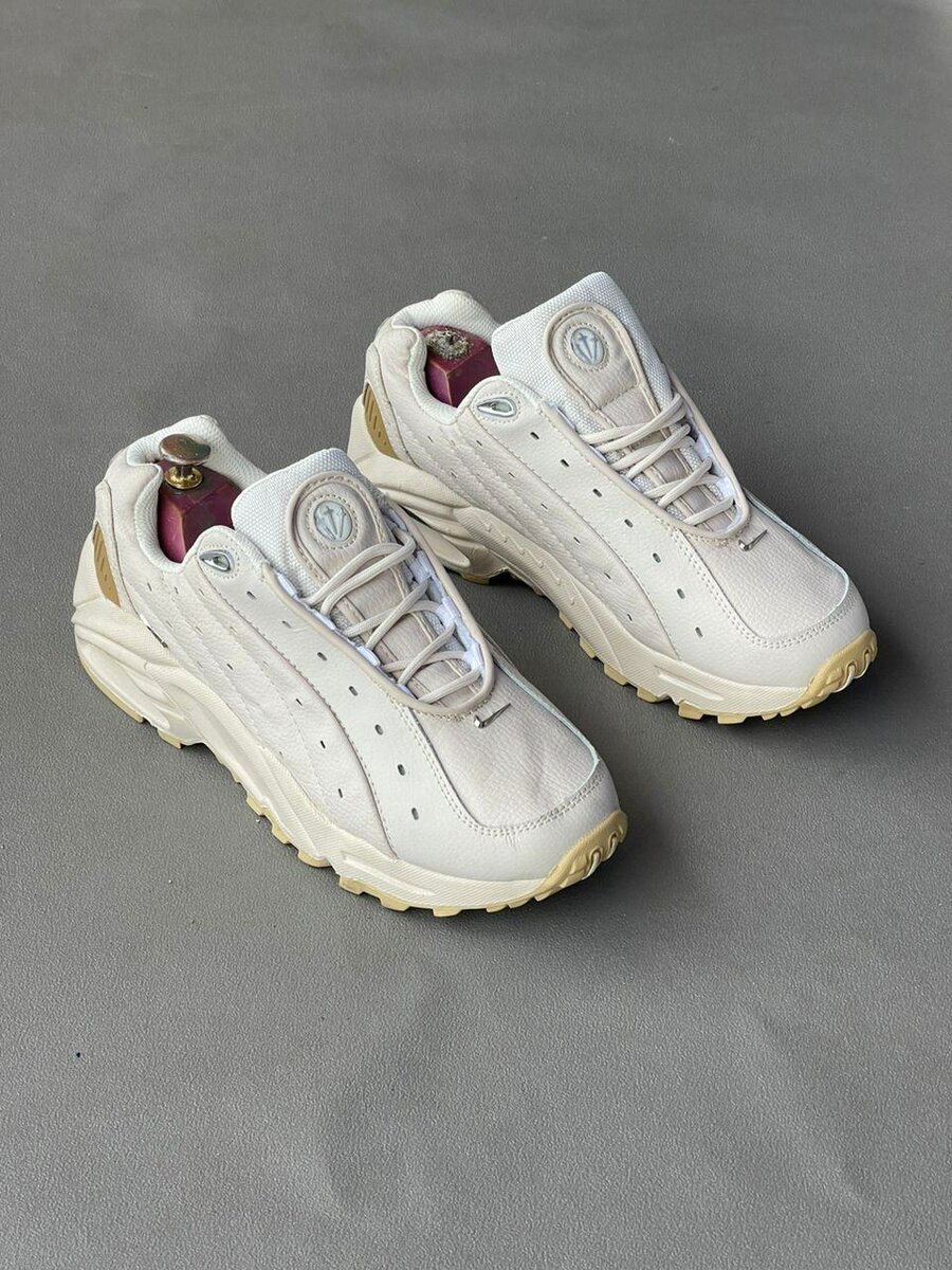 Chaussures de marche et  de sport basket