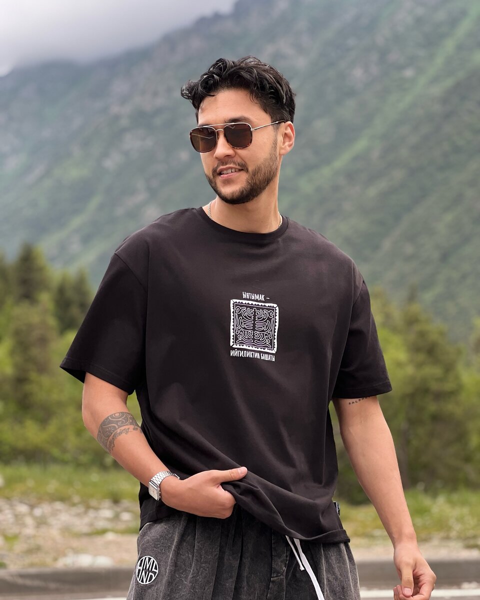 Футболка для мужчин черного цвета