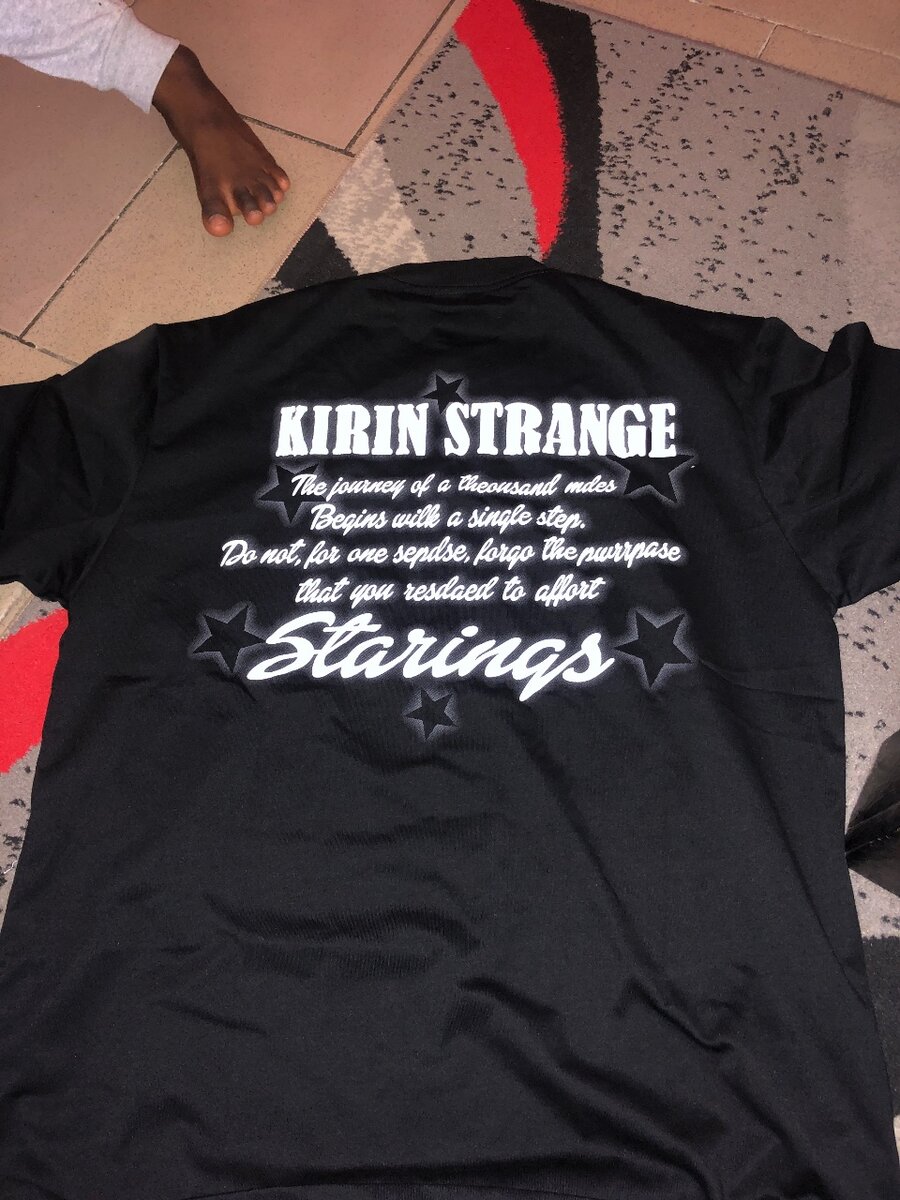 T-shirt noir Kirin Strange