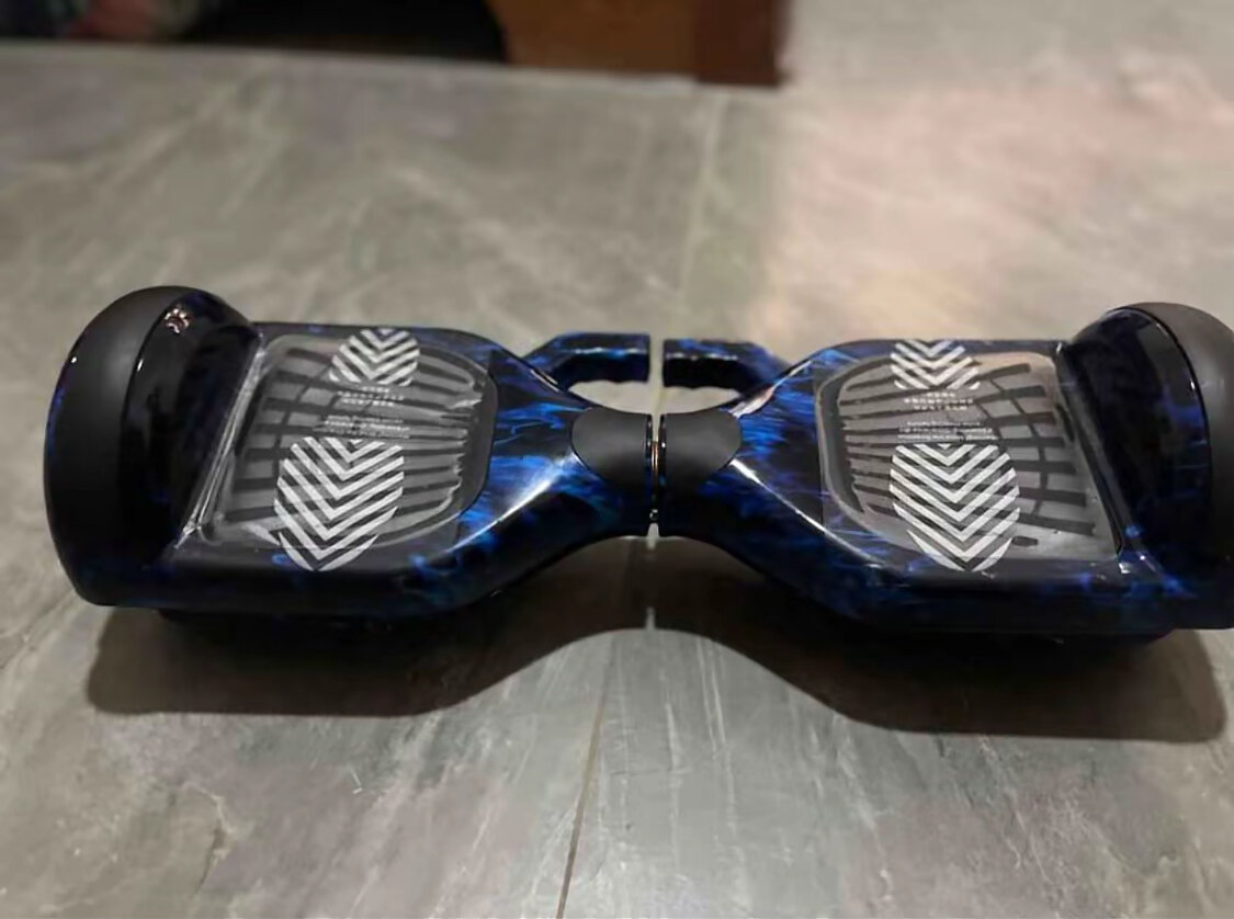 Hoverboard bleu et noir