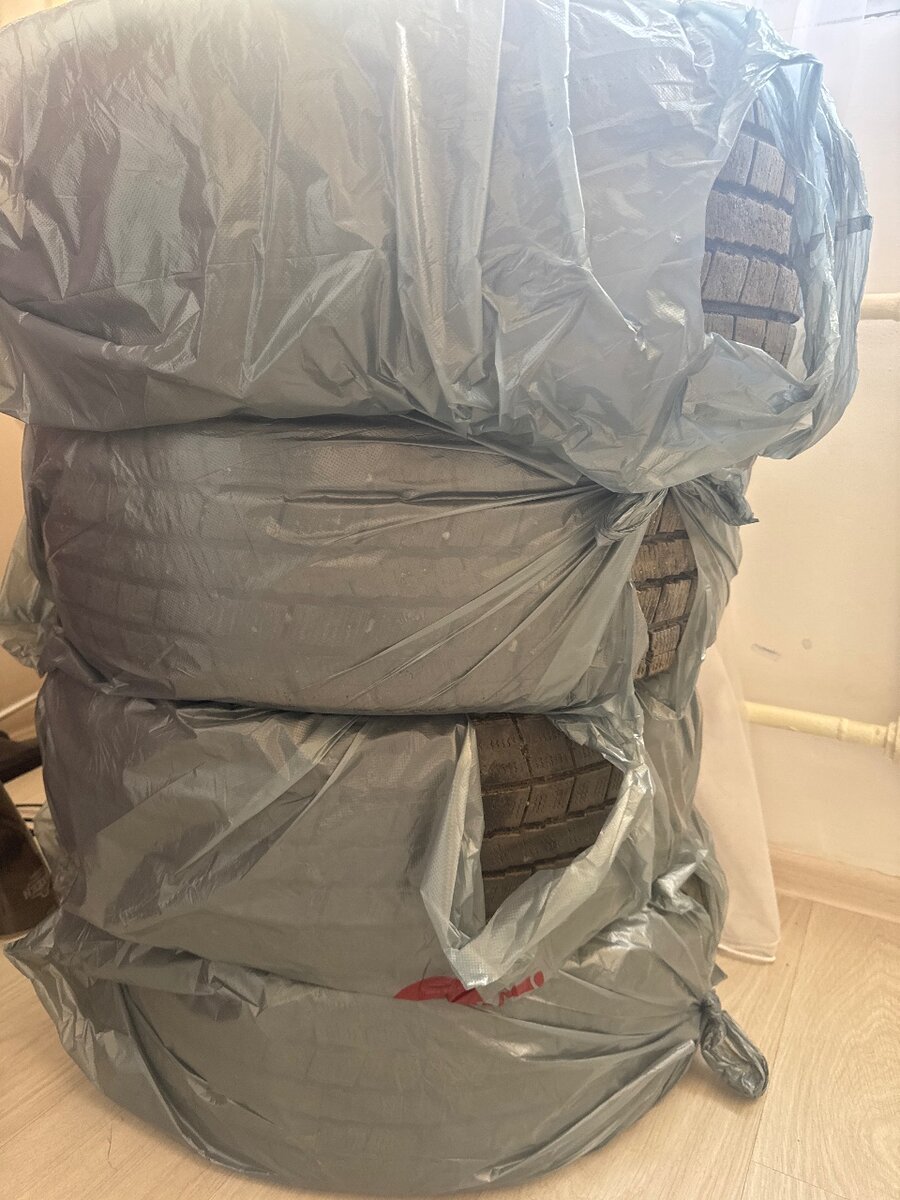 Шины Камри 55, зимние. В хорошем состоянии