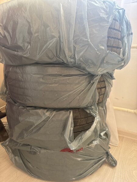 Шины Камри 55, зимние. В хорошем состоянии