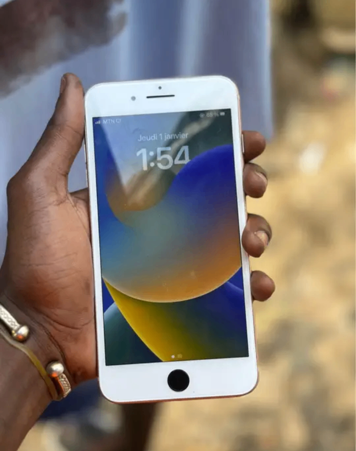 iPhone 8 Plus 64Go Argent