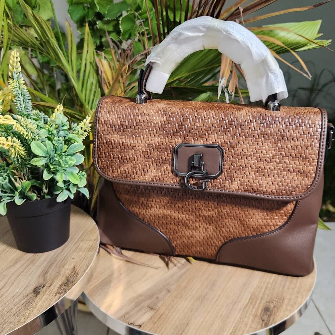 Sac à main élégant en cuir tissé