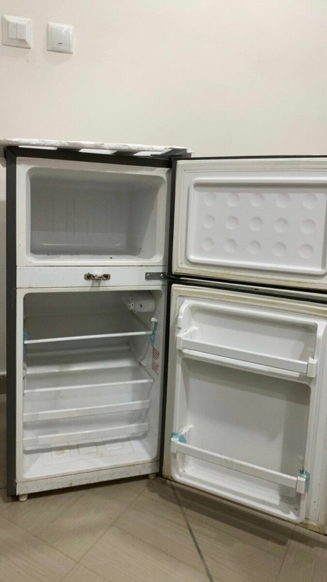 Réfrigérateur compact moderne