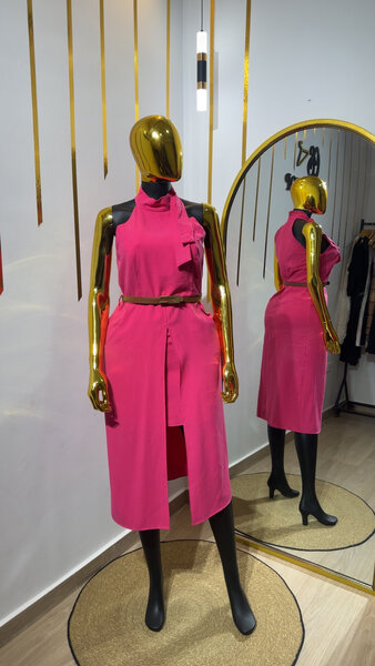 Robe élégante sans manches rose