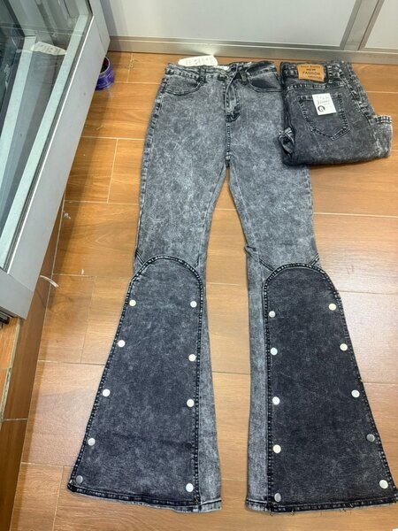Jeans évasés tendance en jean