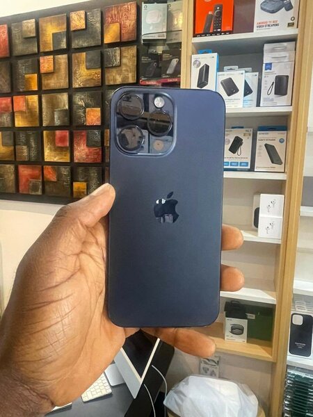 iPhone 15 pro max eSIM unlock 256gig