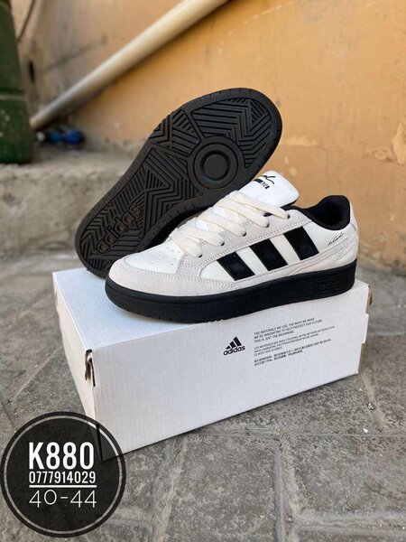 Adidas Sneakers