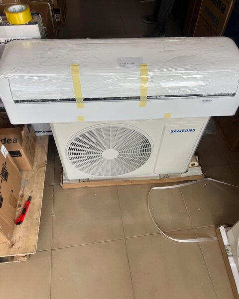 SAMSUNG AIR CONDITIONER 2.5HP