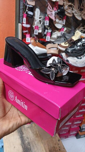 Mules élégantes noir Amitin