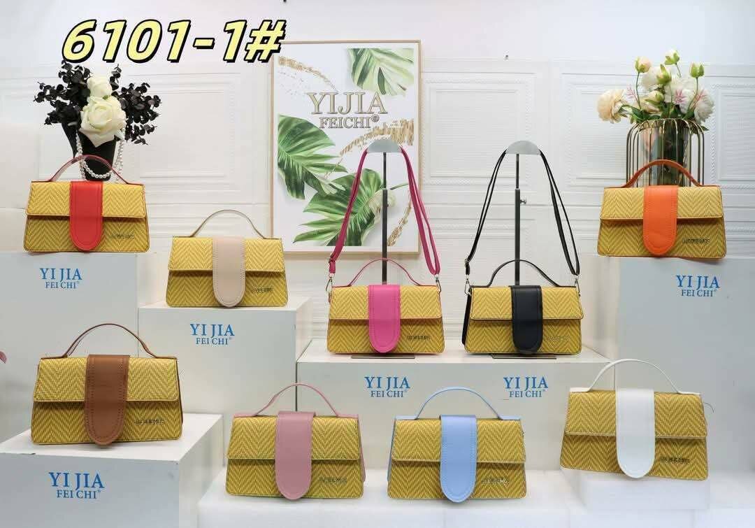 Sac à main en raphia vibrant