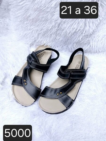 Sandales enfant motifs floraux