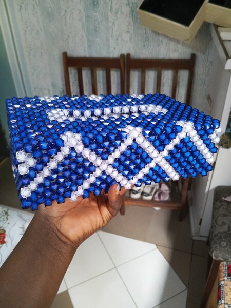 Pochette en perles bleues