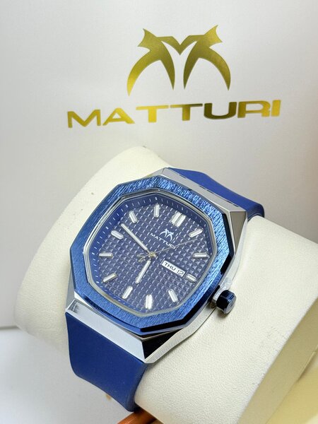 Montre bleue MATTURI élégante