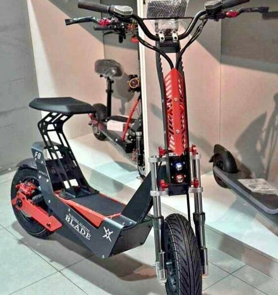 Trottinette électrique Blade rouge et noir