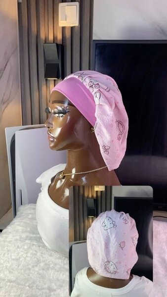 Bonnet en satin réversible