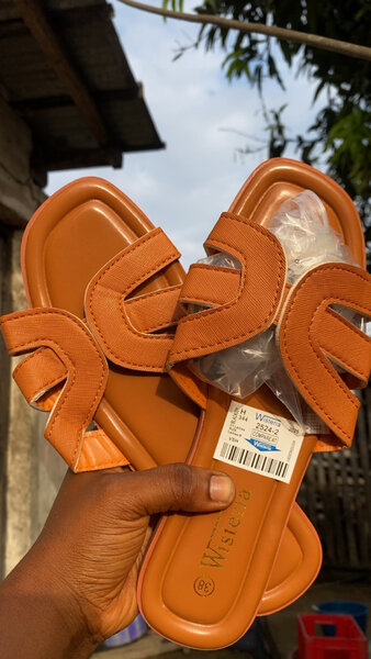 Sandales plates en cuir