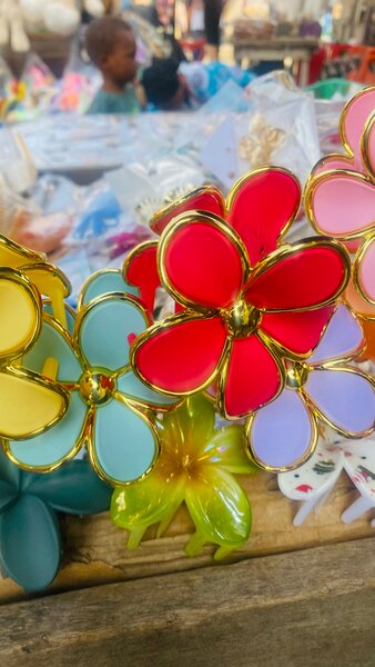 Pinces à cheveux florales colorées