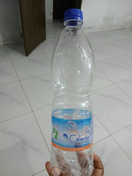 Bouteille d'eau vide