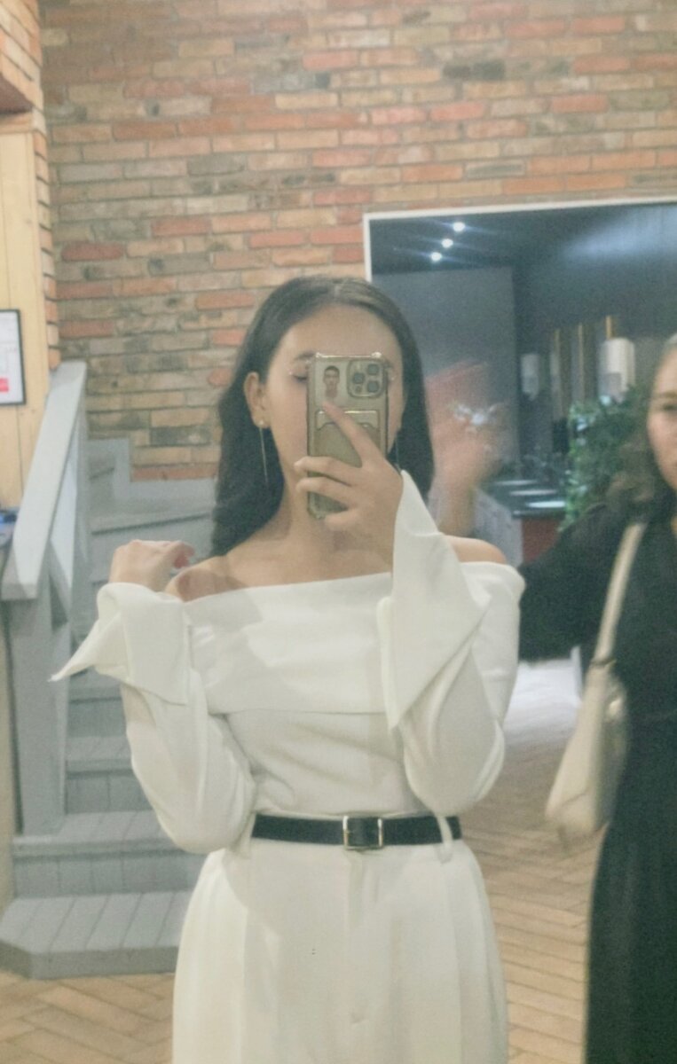 Кофта с открытыми плечами