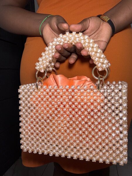 Sac à main perles élégant