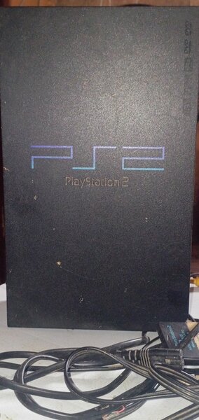 Console PlayStation 2 avec câbles