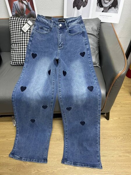 Jeans larges brodés tendance