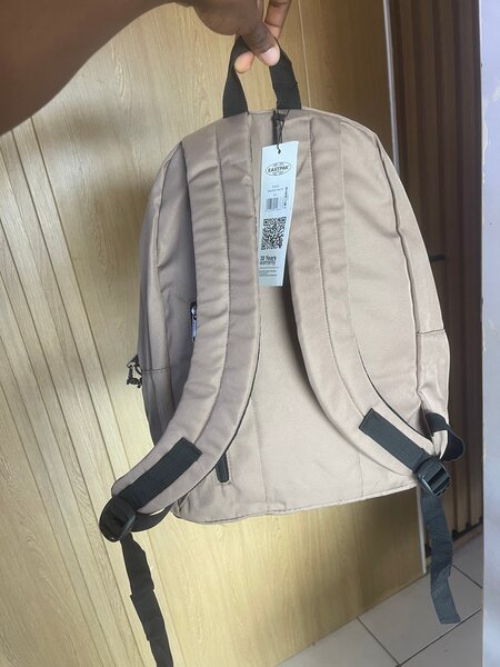 Sac à dos beige Eastpak élégant