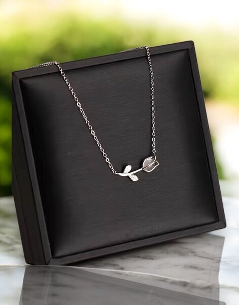 Collier en argent floral élégance