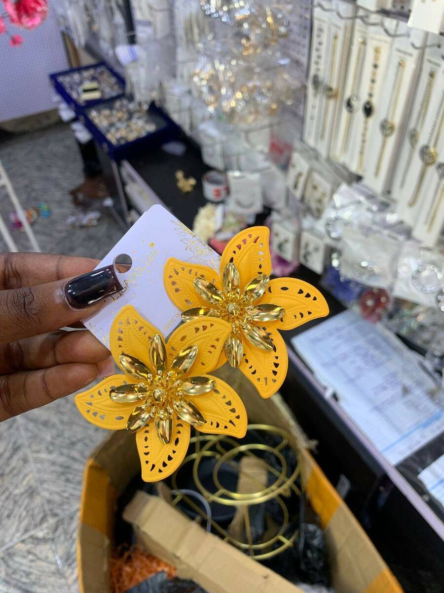 Elegant Flower Earrings Set