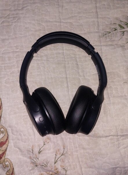 Продаю  наушники беспроводные в комплекте блютуз калонка.