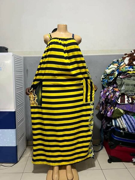 Robe disponible a 7000fr