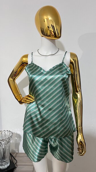 Pyjama en satin vert