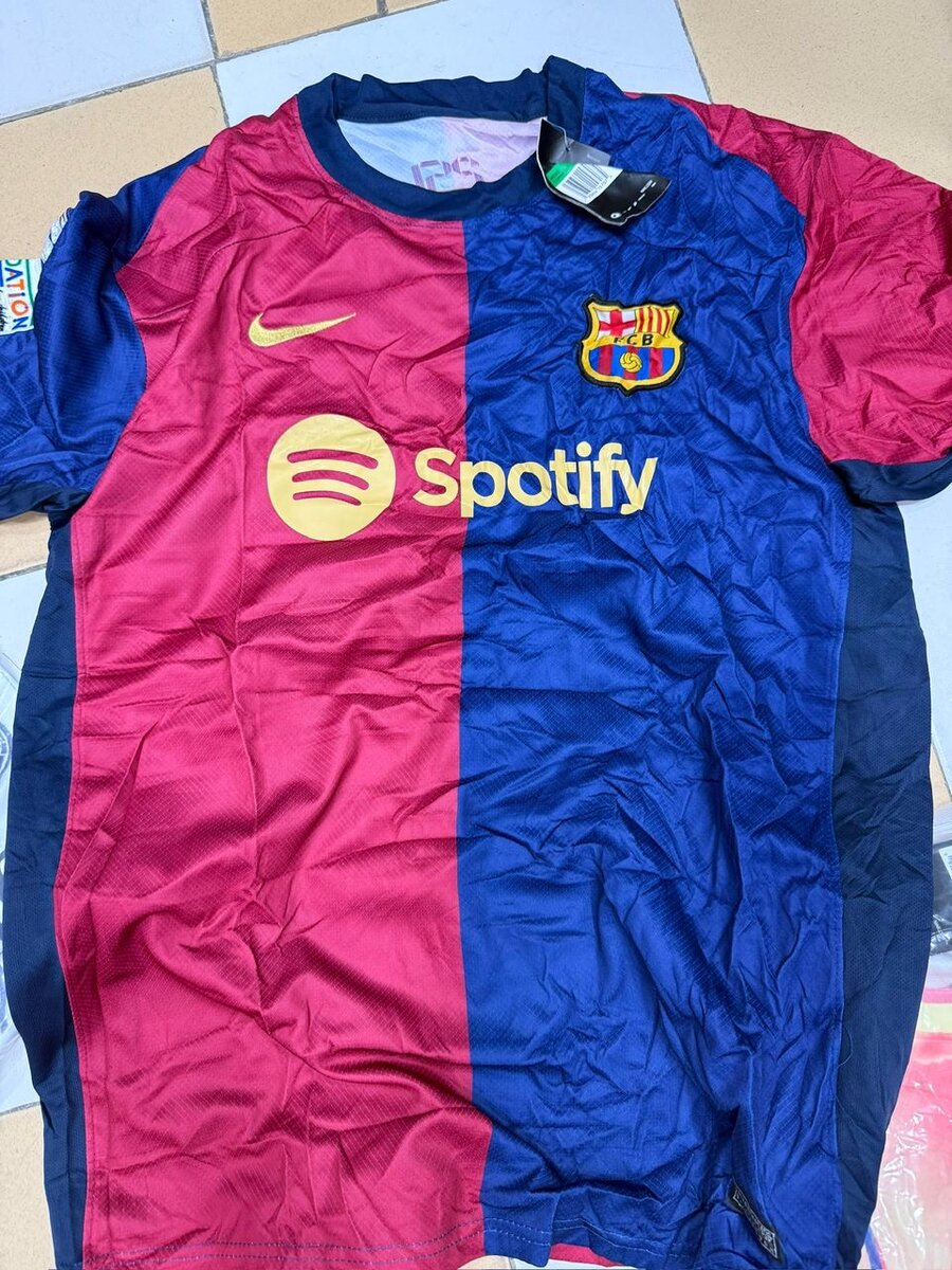 Maillots de football Nike et Adidas