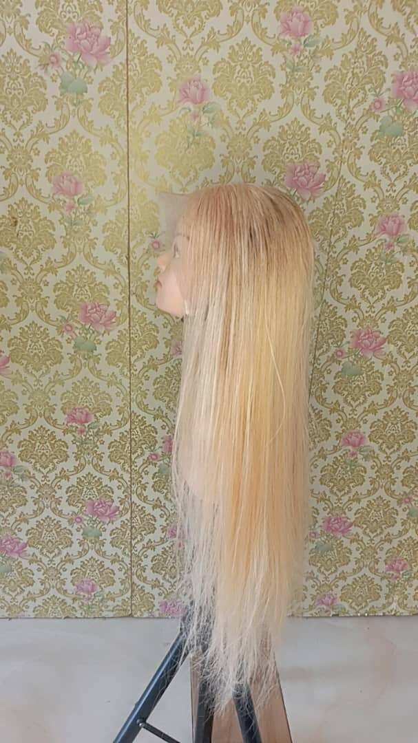 Perruque Longue Blonde Élégante