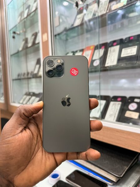 12 pro 128Go tout est dorigin