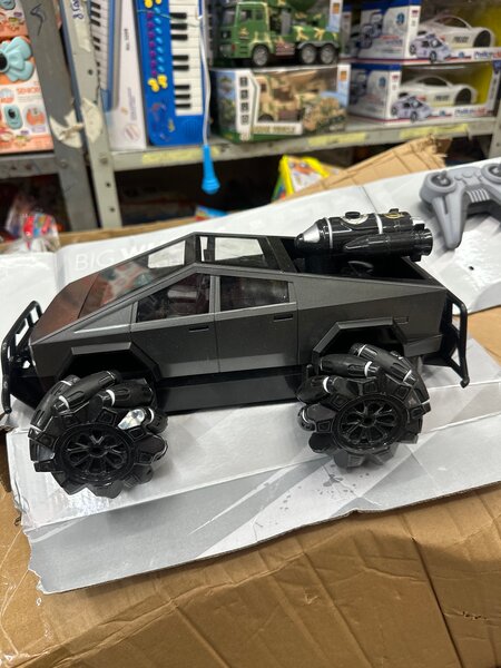 Voiture Tesla combat