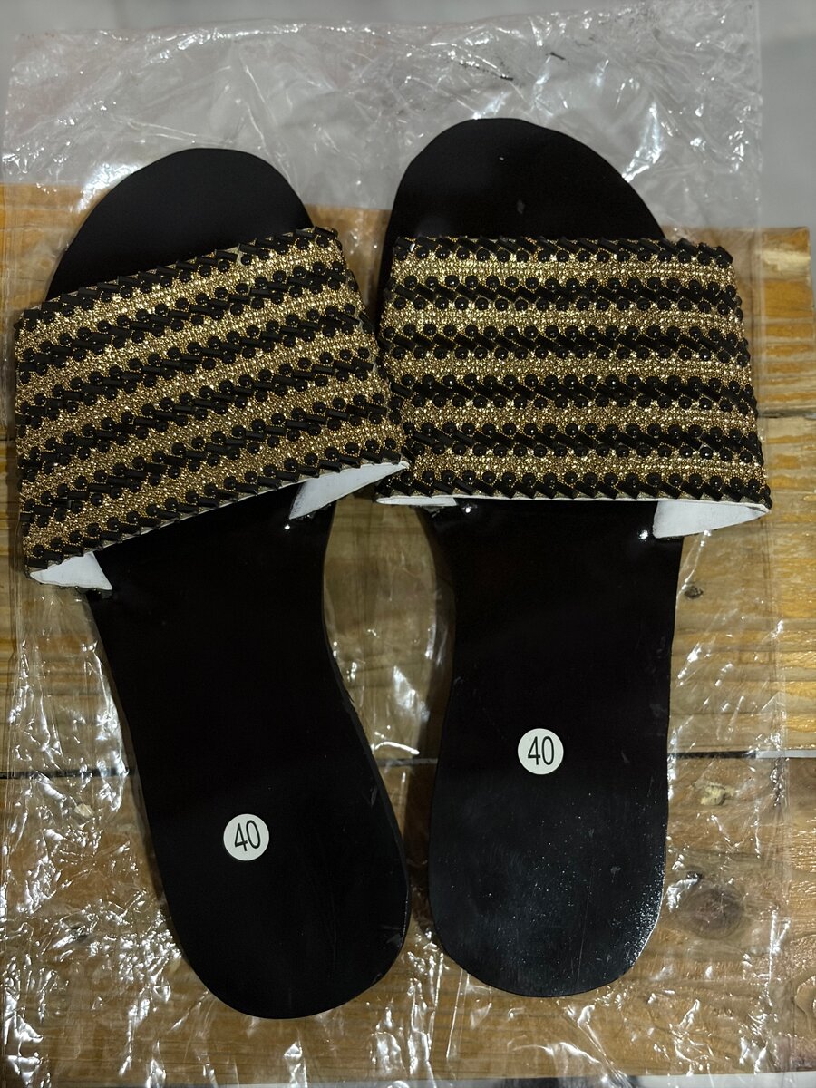 Sandales élégantes dorées