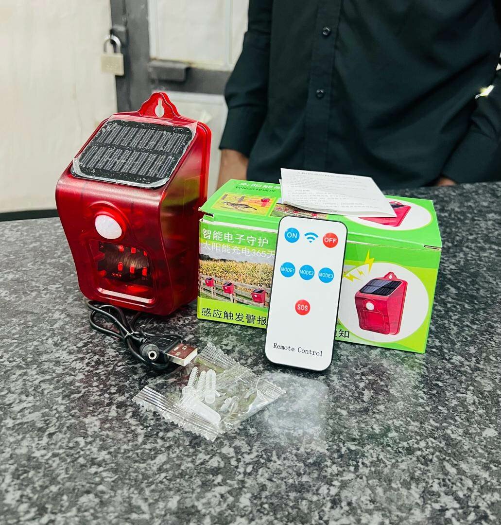 SOLAR POWERED PIR MOTION SENSO