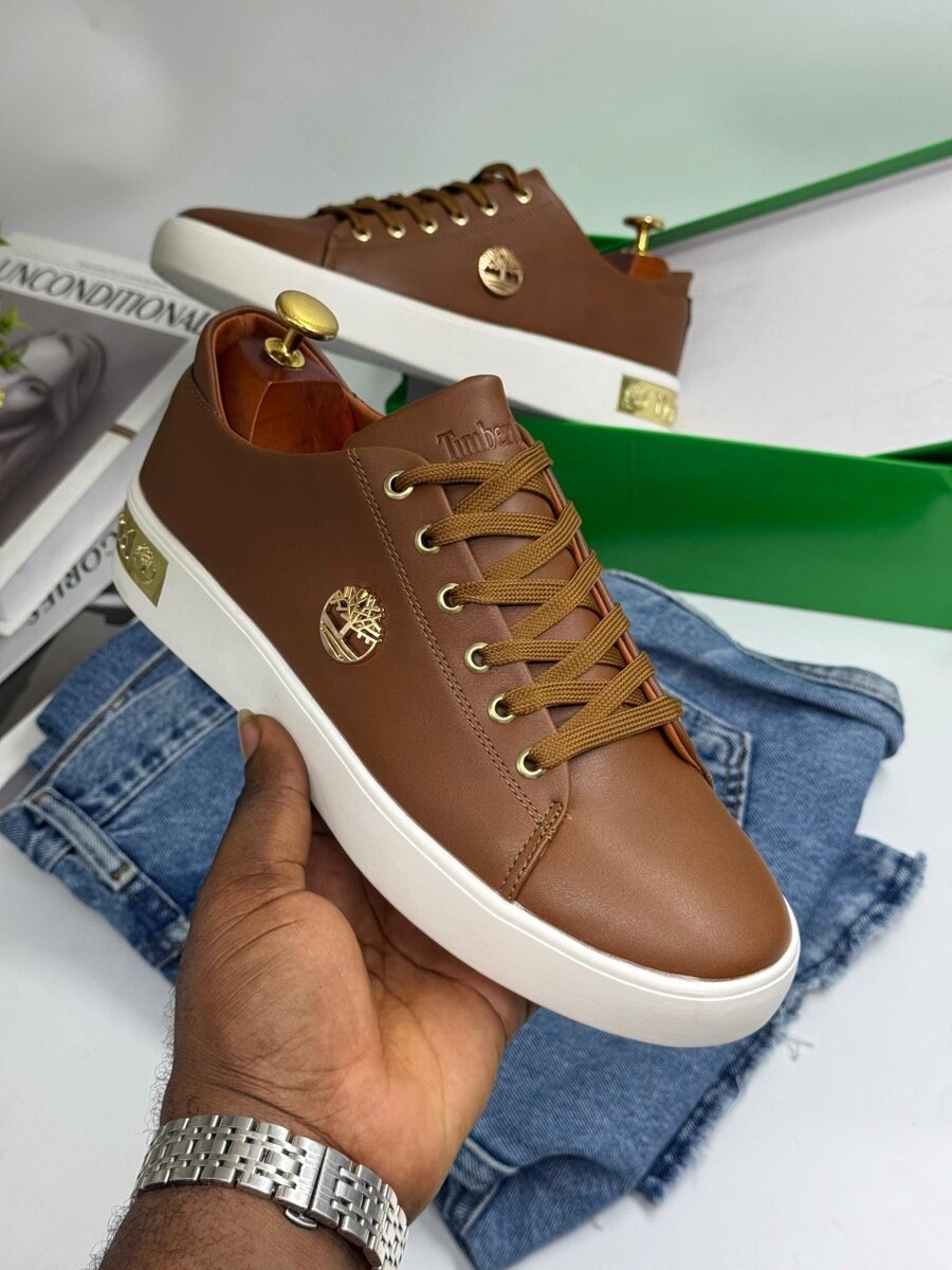 TIMBERLAND BROWN AND WHITE