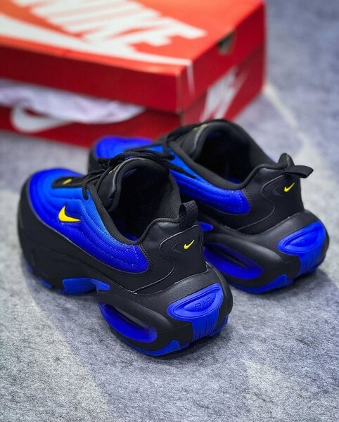 Chaussures Nike noir et bleu