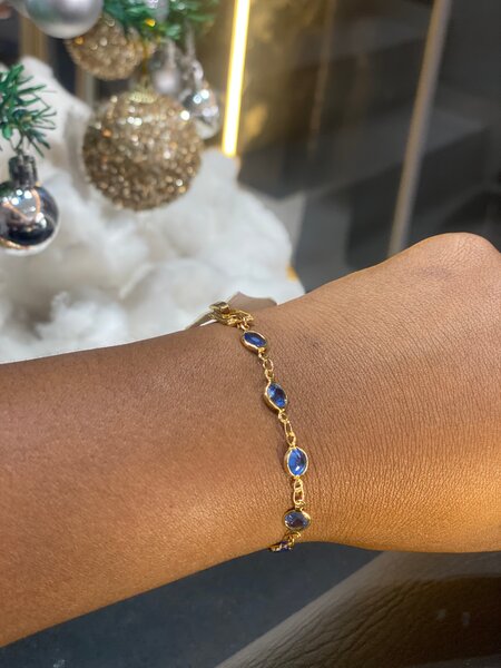 Bracelet en or avec pierres bleues