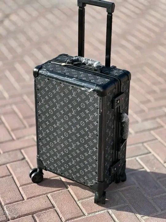 Valise cabine élégante LV