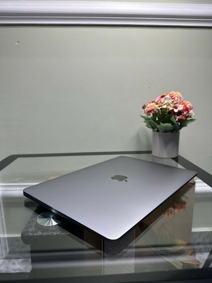 2017 MACBOOK  Pro